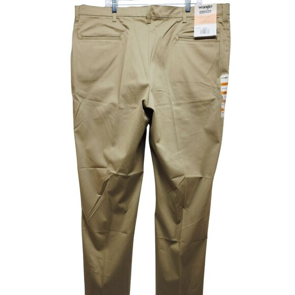 Wrangler Riata Mens Flat Front Relaxed Fit Chino Pants Size 42X30 Stretch  Khaki - Picture 2 of 10